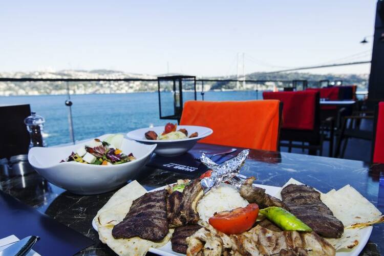 hubb 77 cafe restaurant kurucesme